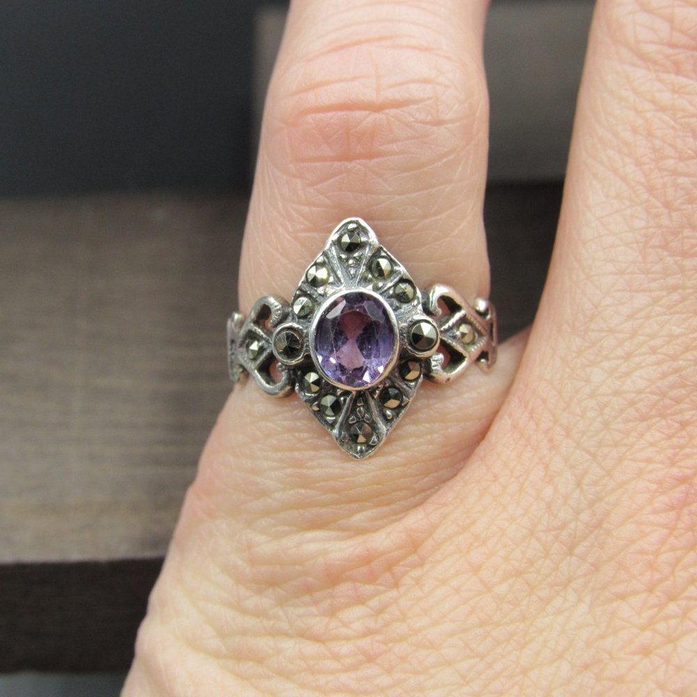 Size 5.75 Sterling Amethyst & Marcasite Ring - Picture 4 of 8
